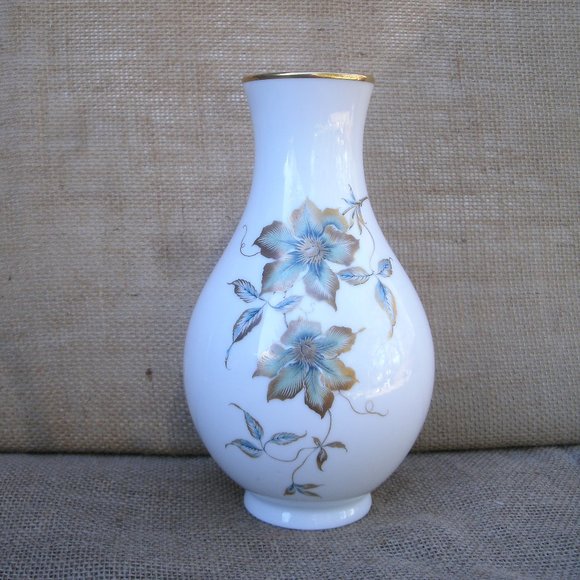 Vintage Kaiser Floral Design Porcelain Vase - Picture 1 of 16